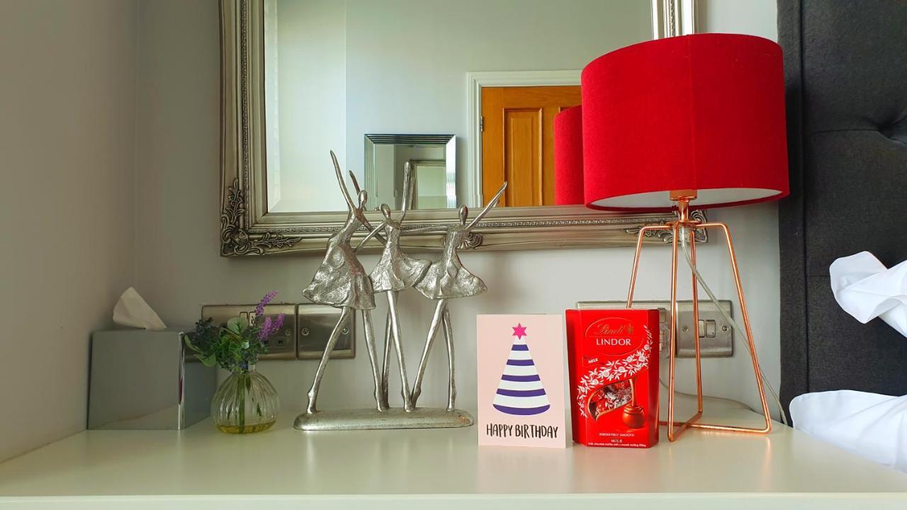 A Room With A View Brighton Eksteriør bilde A Lindt Christmas tree
