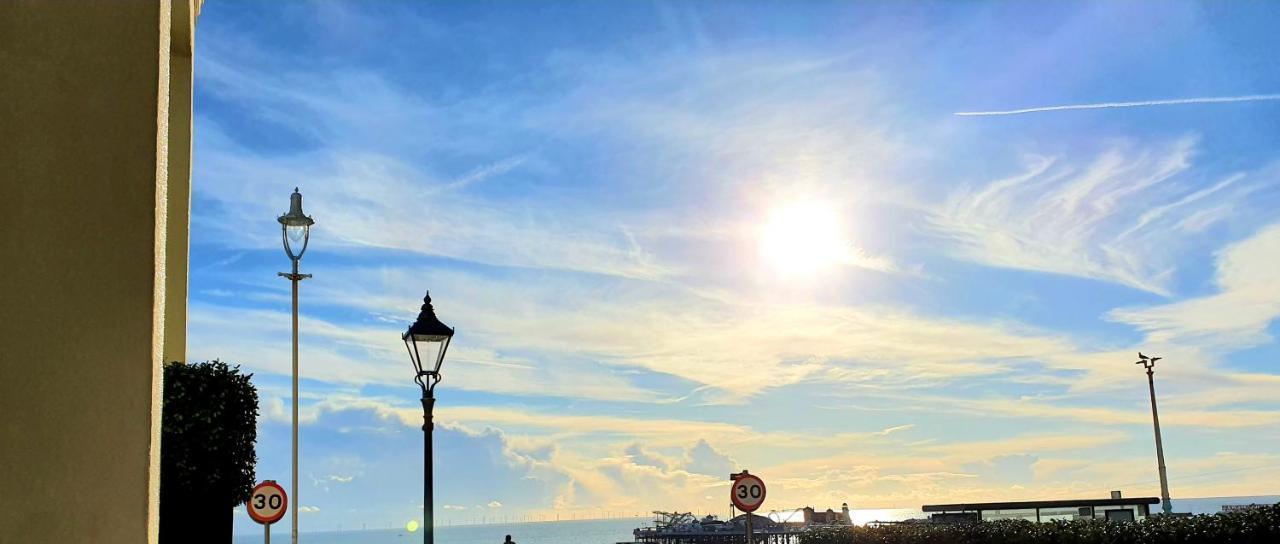 A Room With A View Brighton Eksteriør bilde The sun at noon