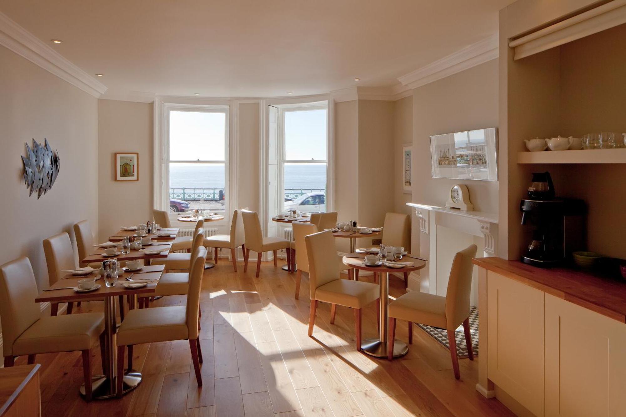 A Room With A View Brighton Eksteriør bilde The dining room at the hotel