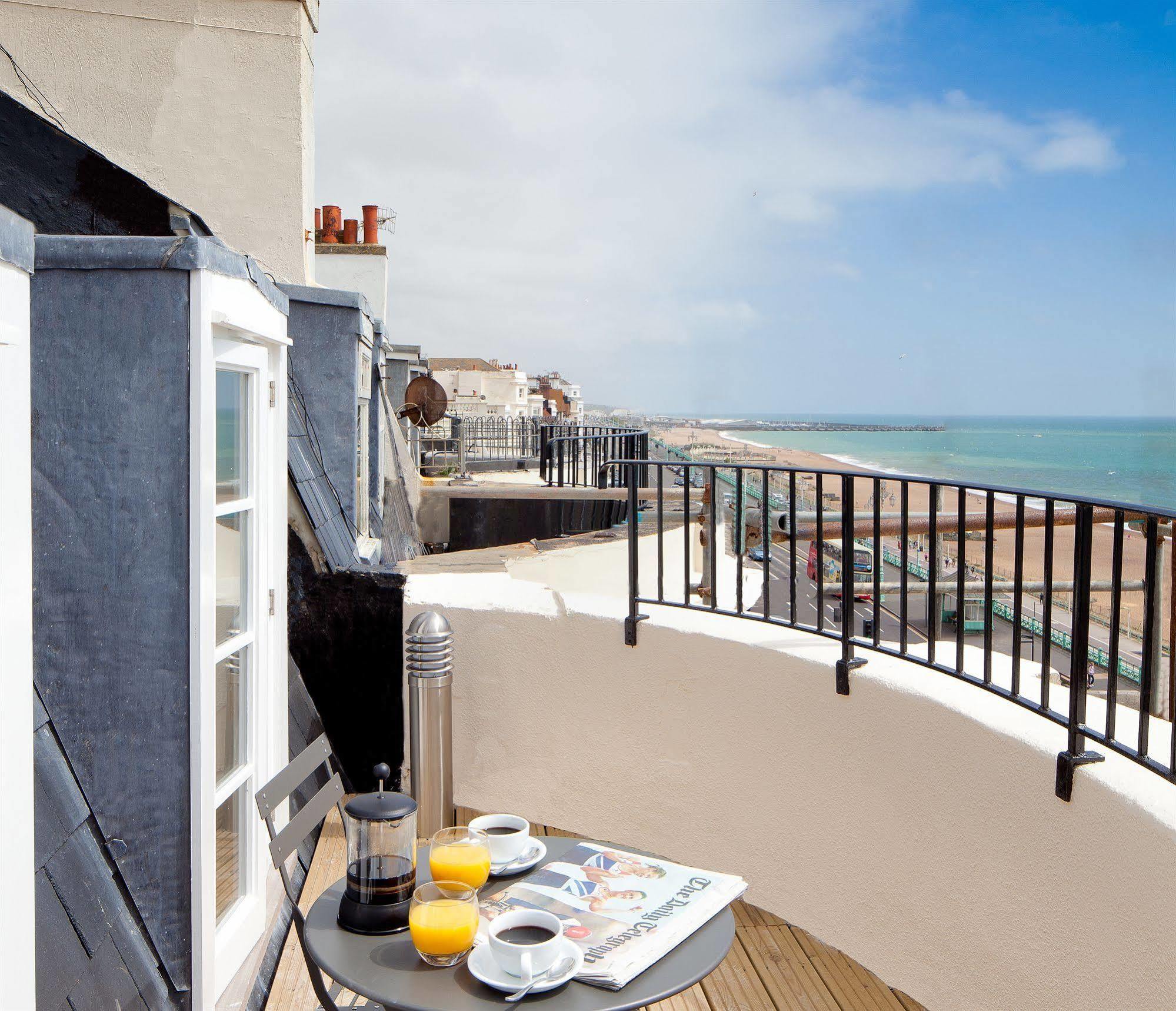 A Room With A View Brighton Eksteriør bilde The balcony of a suite at the hotel