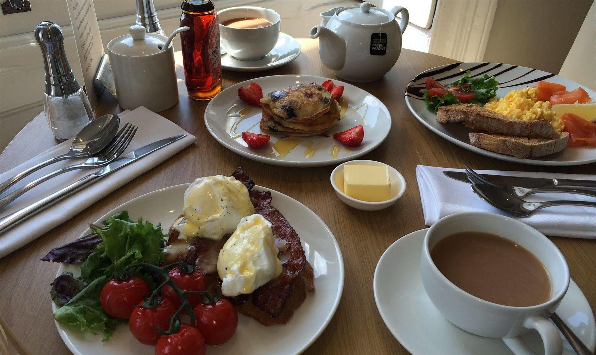 A Room With A View Brighton Eksteriør bilde Breakfast at the hotel