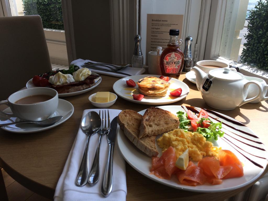 A Room With A View Brighton Eksteriør bilde Breakfast at the hotel